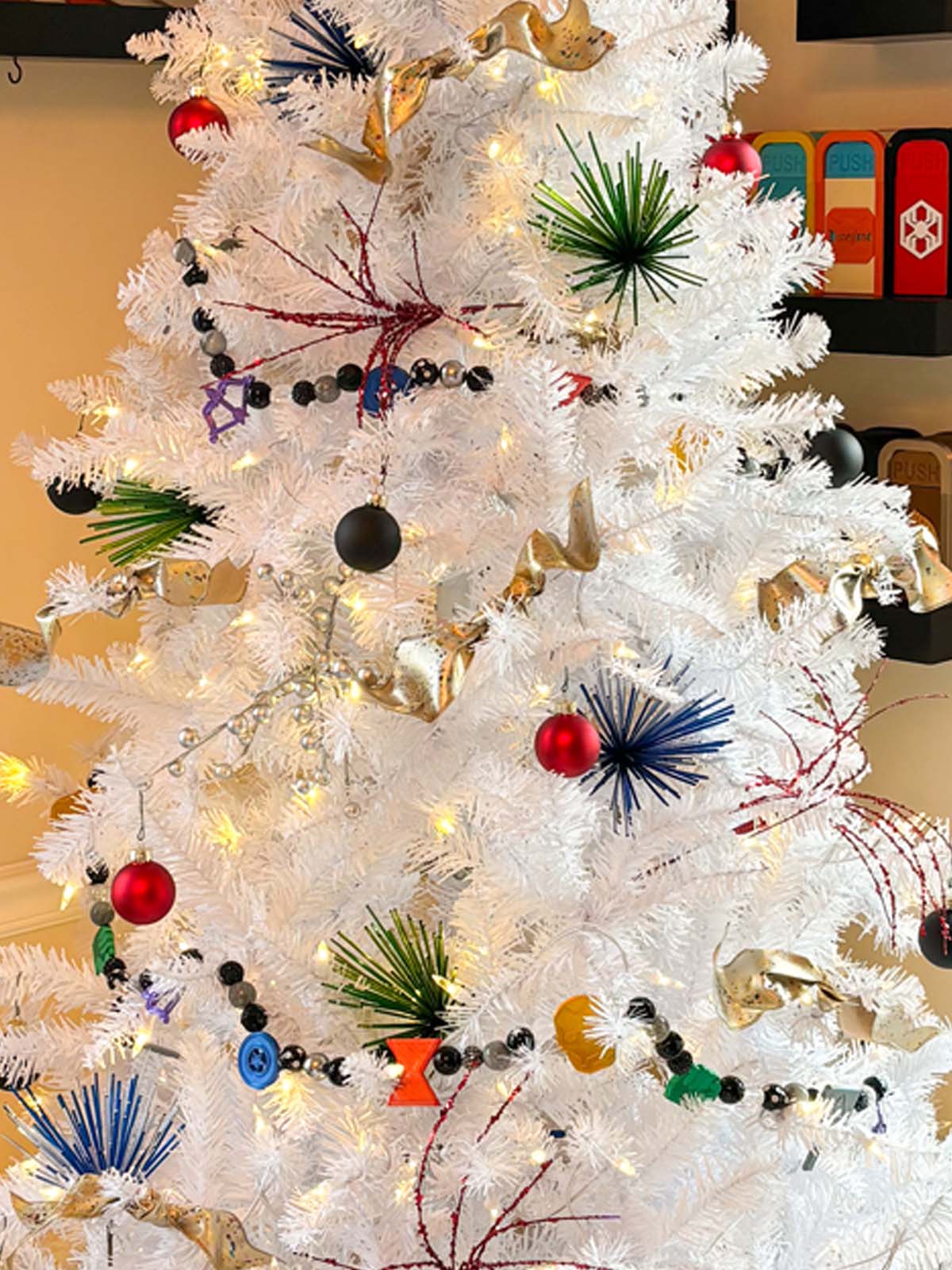 Super Heroes Avenged Character Garland - CLEARANCE