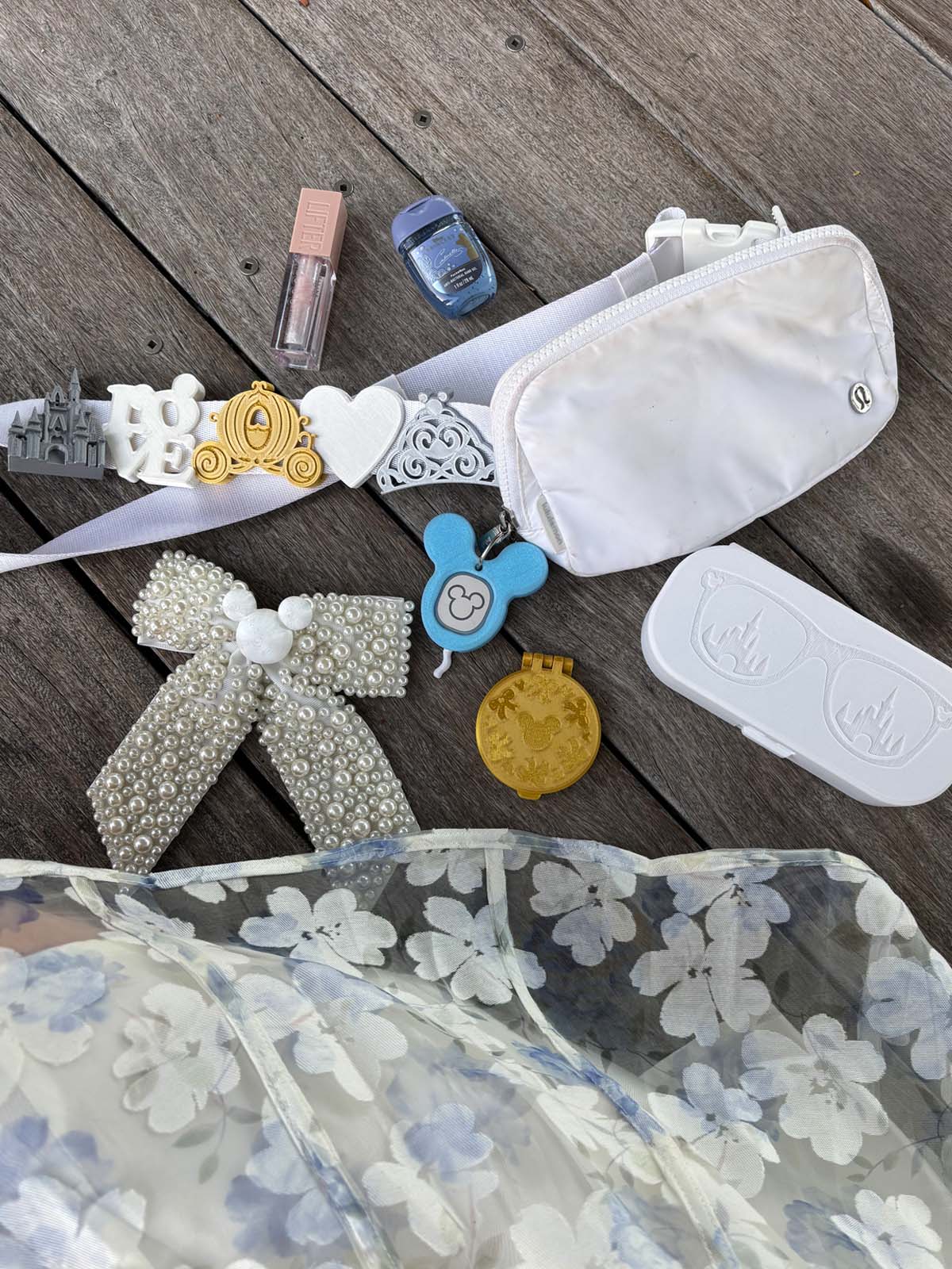 Do As Dreamers Do White Pearly Princess Bow