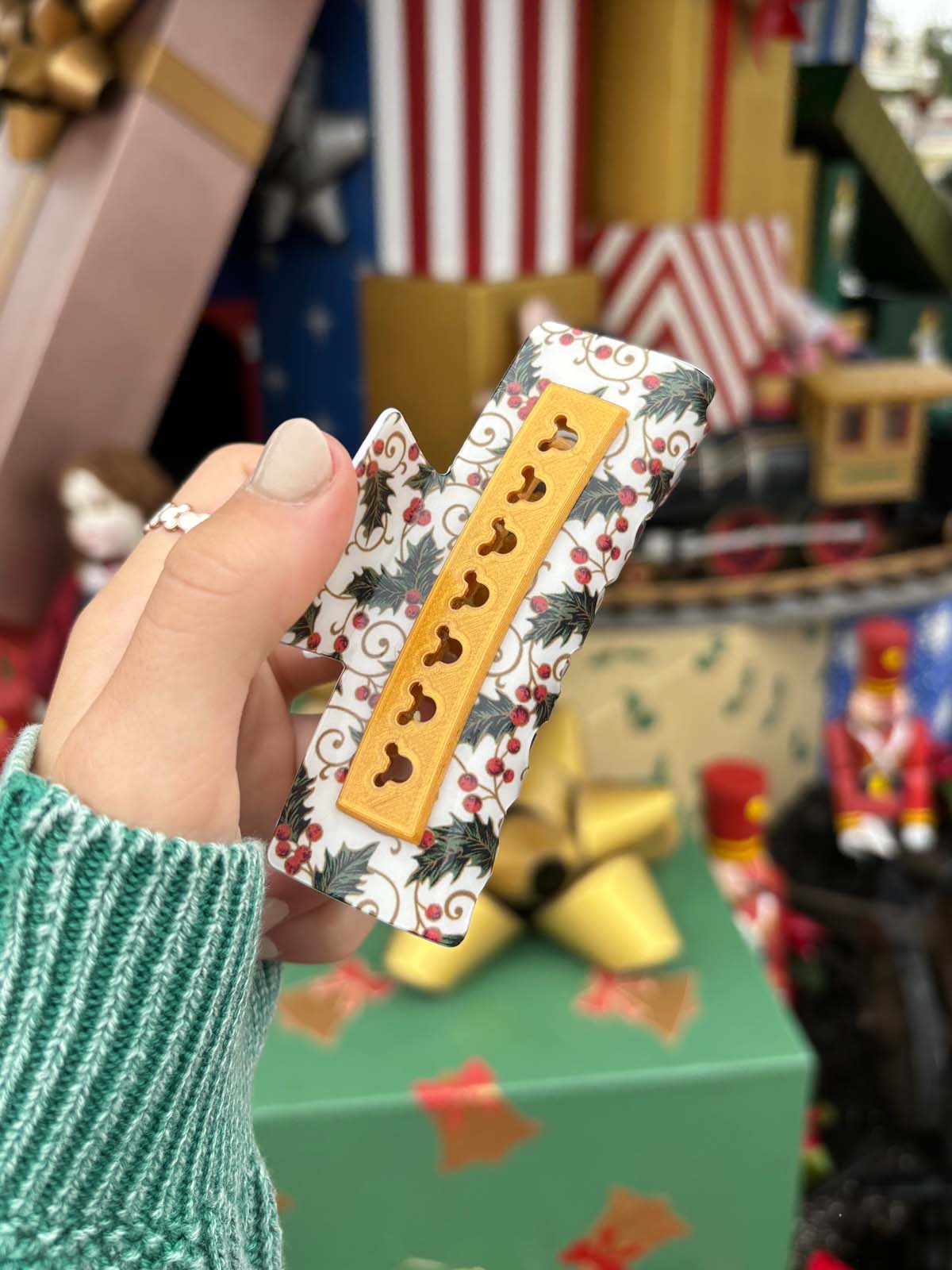 Do As Dreamers Do Christmas Holly Claw Clip