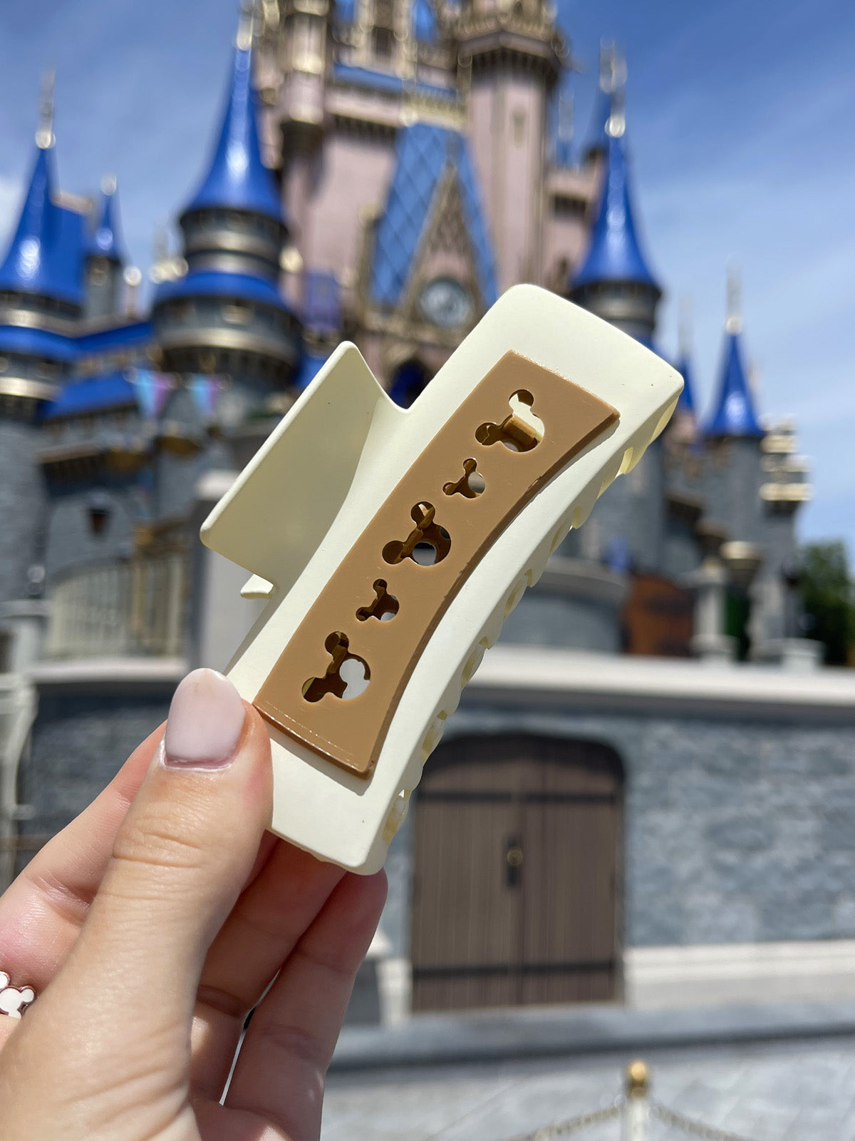 Do As Dreamers Do Beige Claw Clip