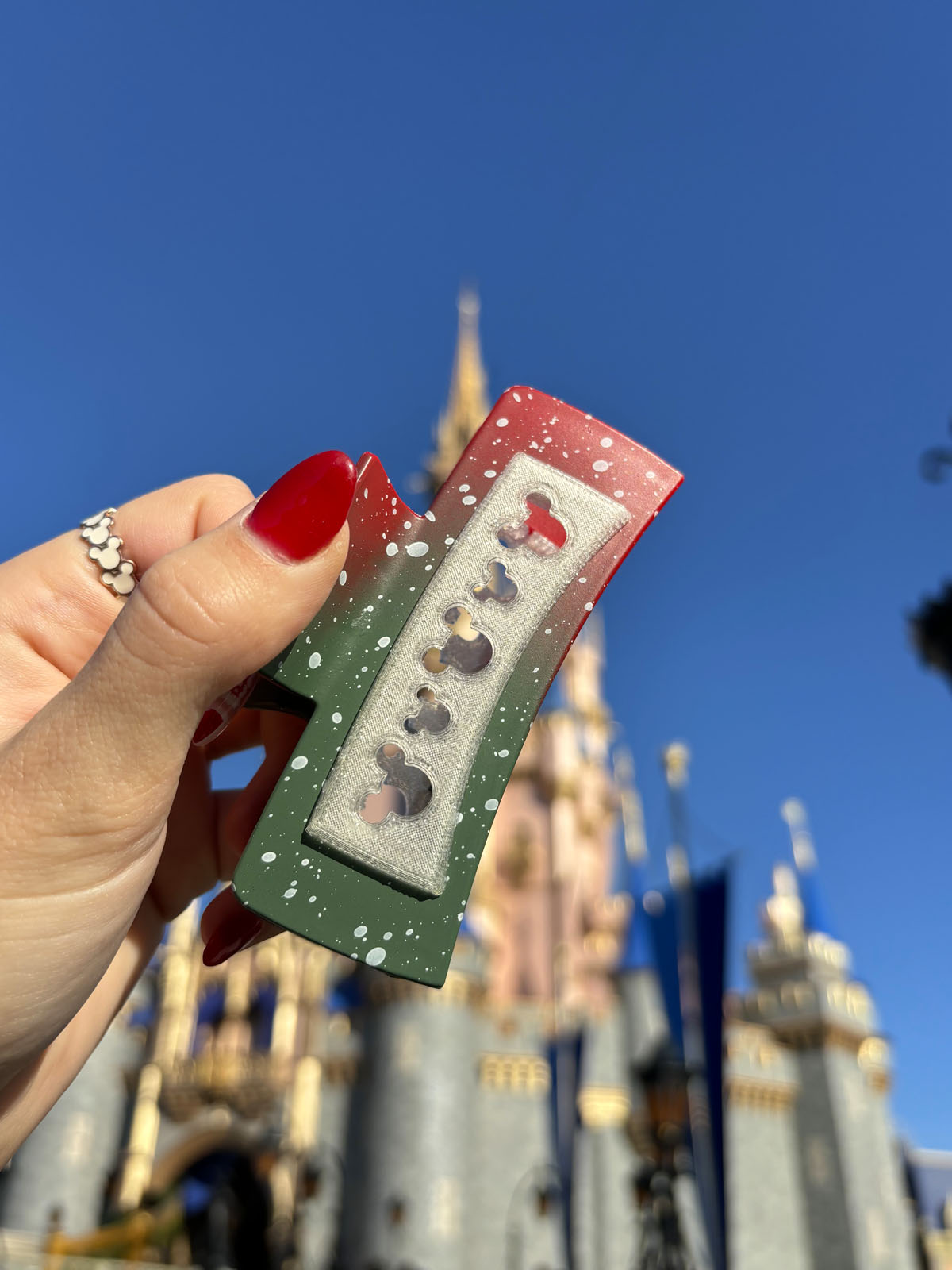 Do As Dreamers Do Speckled Christmas Claw Clip