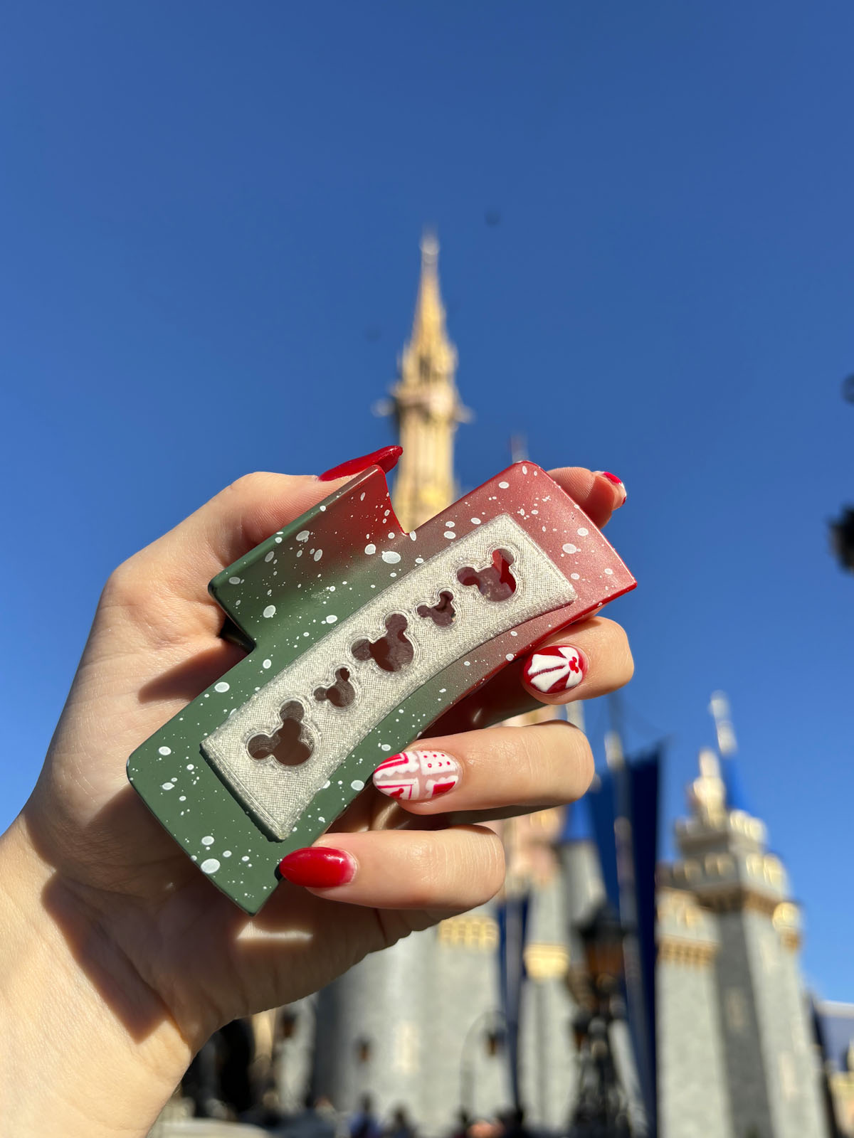 Do As Dreamers Do Speckled Christmas Claw Clip