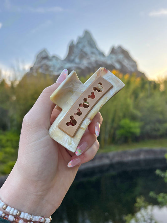 Do As Dreamers Do Swirled Latte Claw Clip