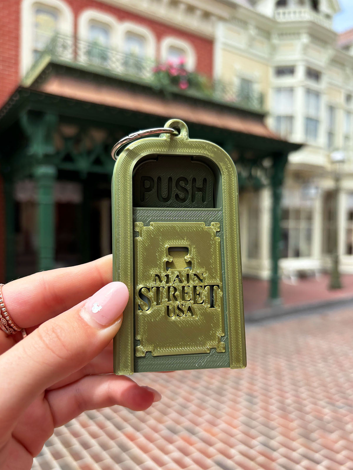 Main Street Trash Can Magic Band Buddy
