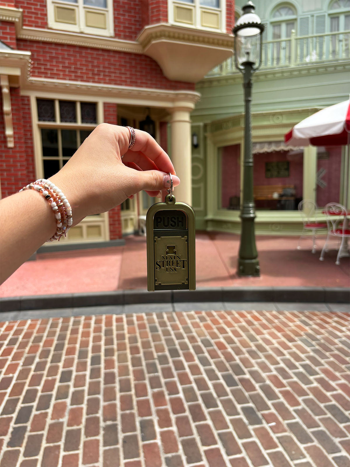 Main Street Trash Can Magic Band Buddy