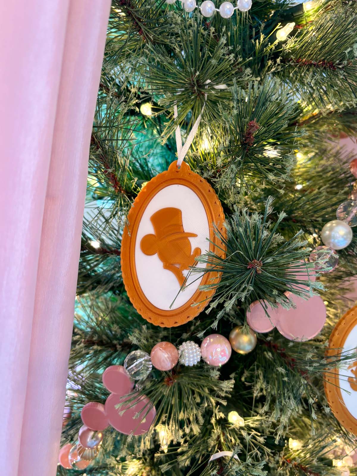 Spectacular 6 Silhouette Ornaments