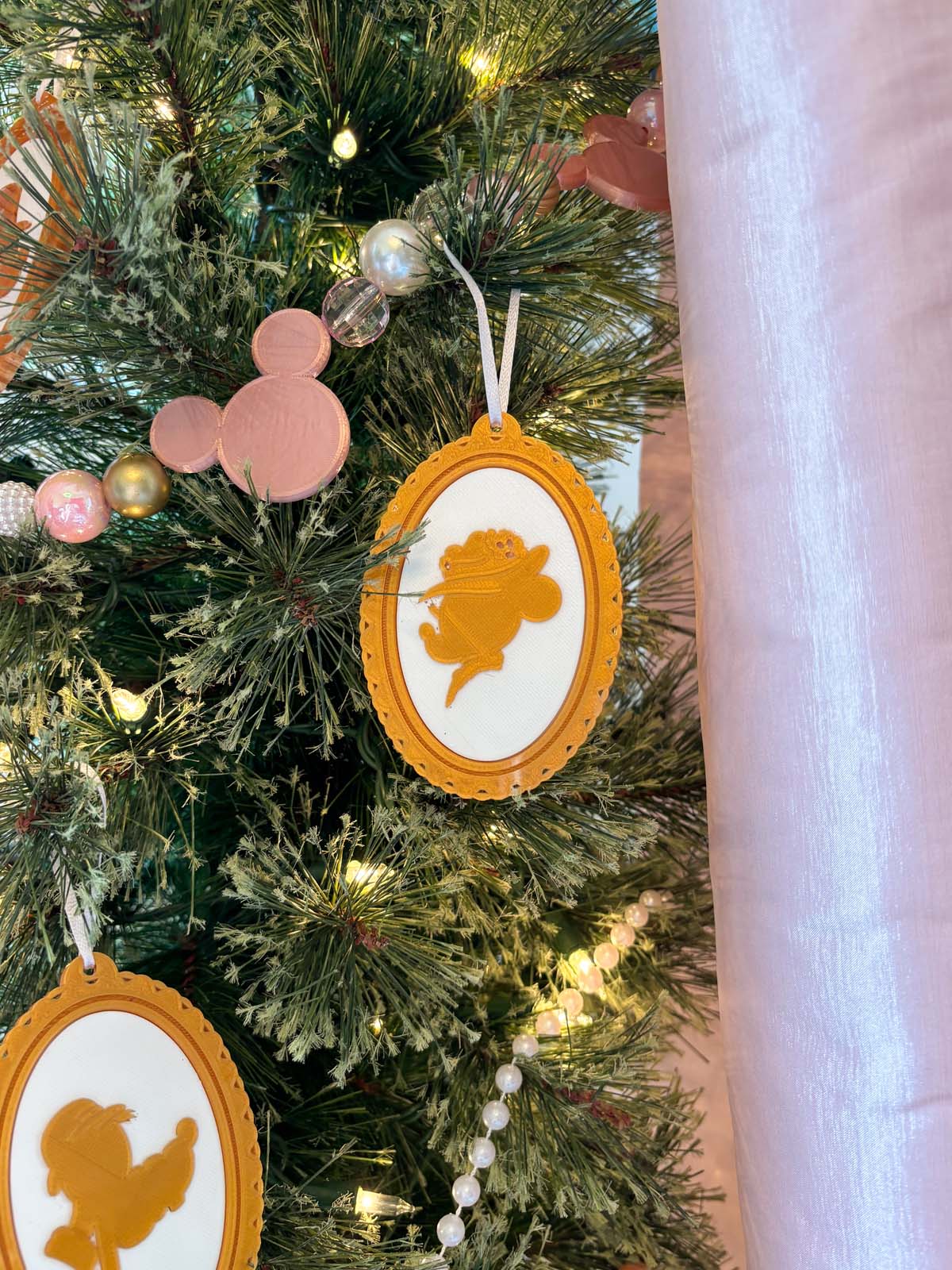 Spectacular 6 Silhouette Ornaments