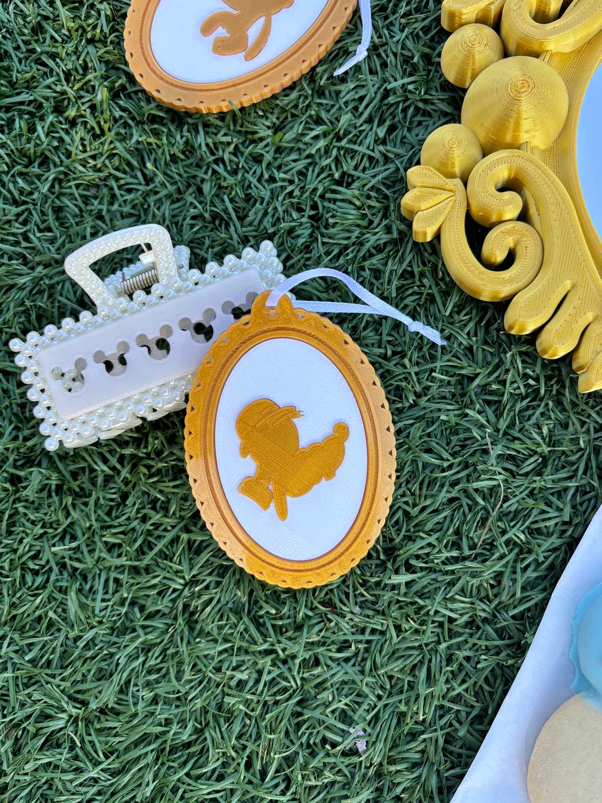 Spectacular 6 Silhouette Ornaments
