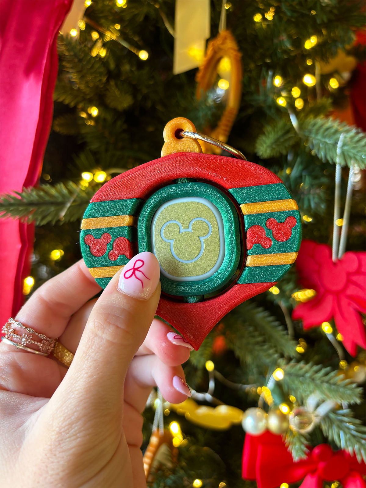 Spinning Ornament Magic Band Buddy