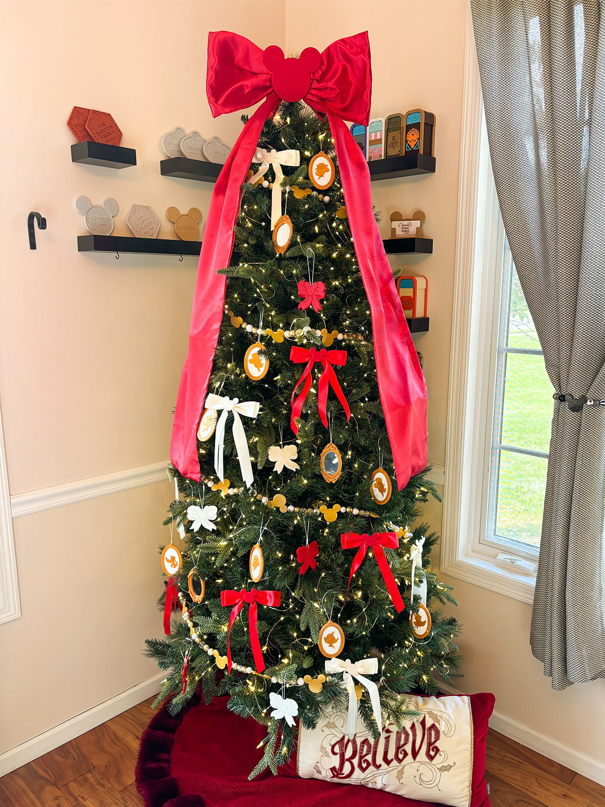 Red Mouse Bow Tree Topper
