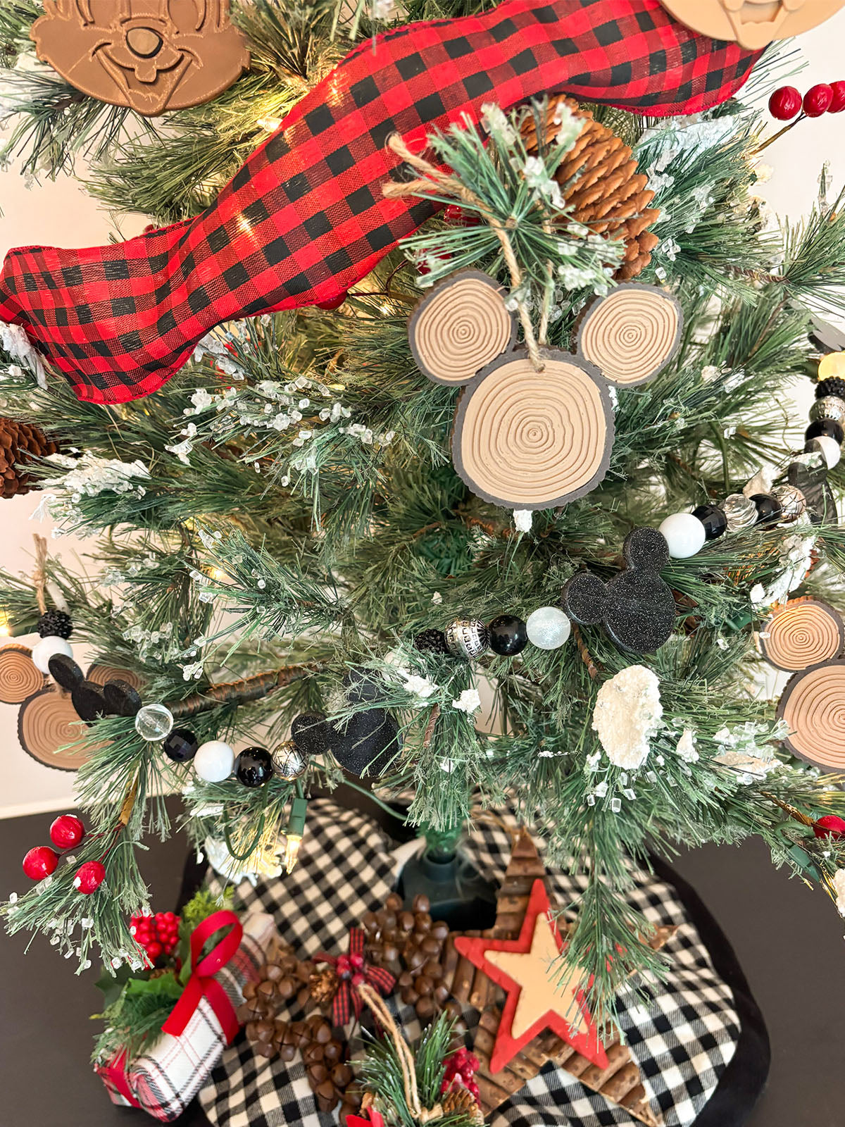 Black and White Character Garland