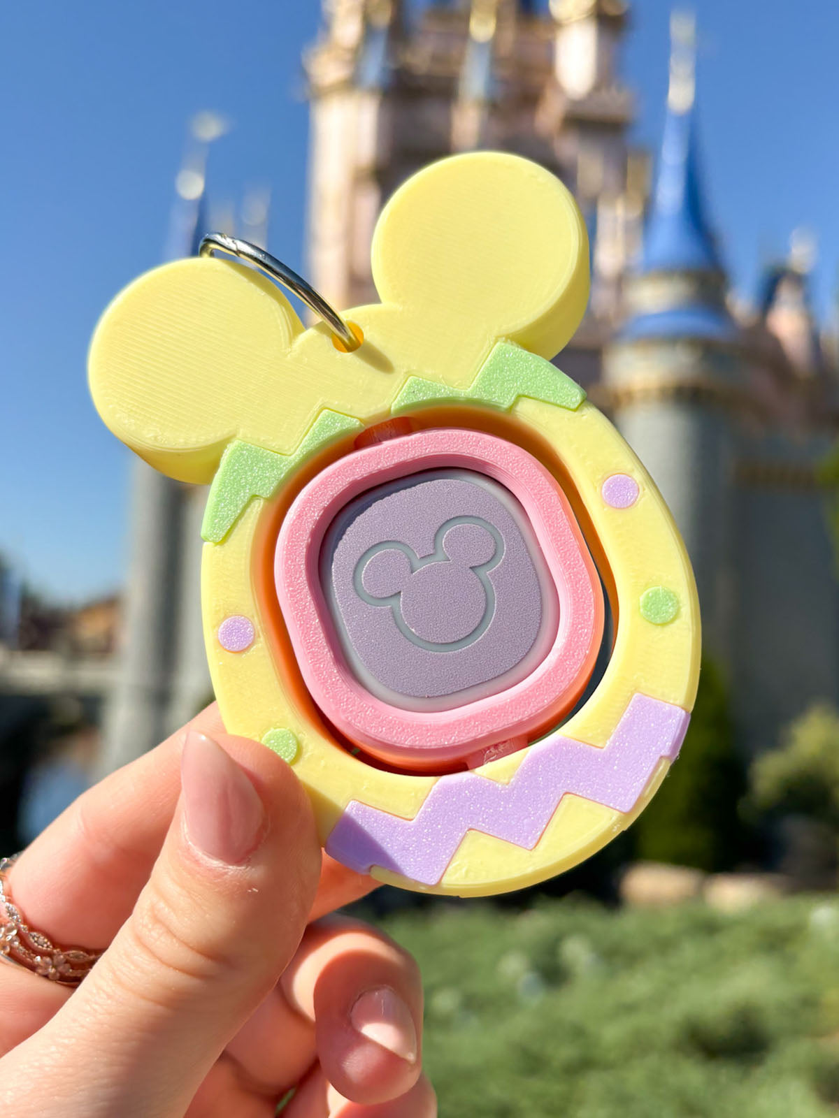 Spinning Egg Magic Band Buddy