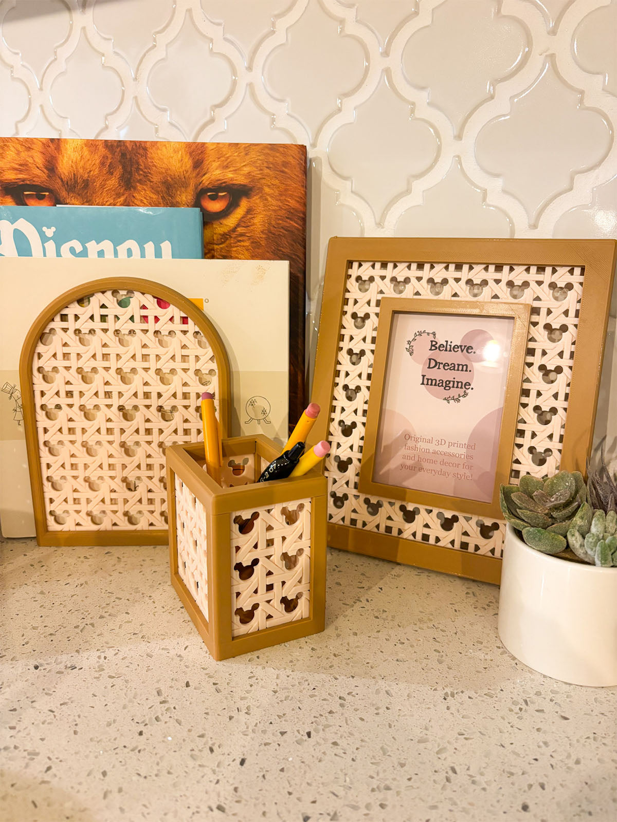 Brown Mouse Rattan Book End