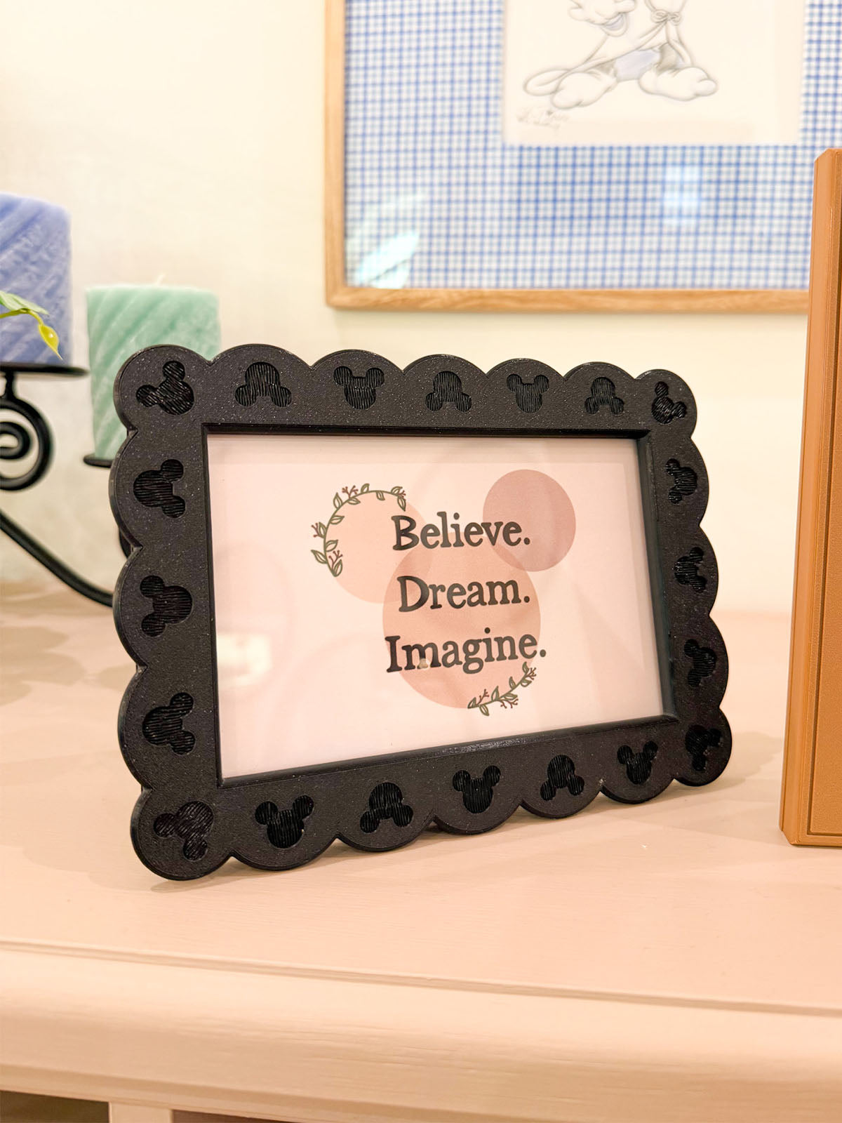 Scallop Mouse Picture Frame