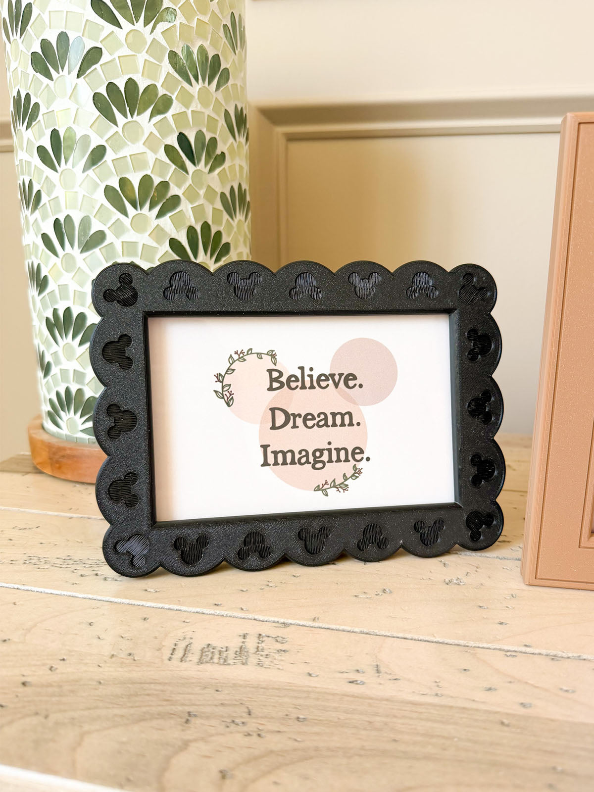 Scallop Mouse Picture Frame