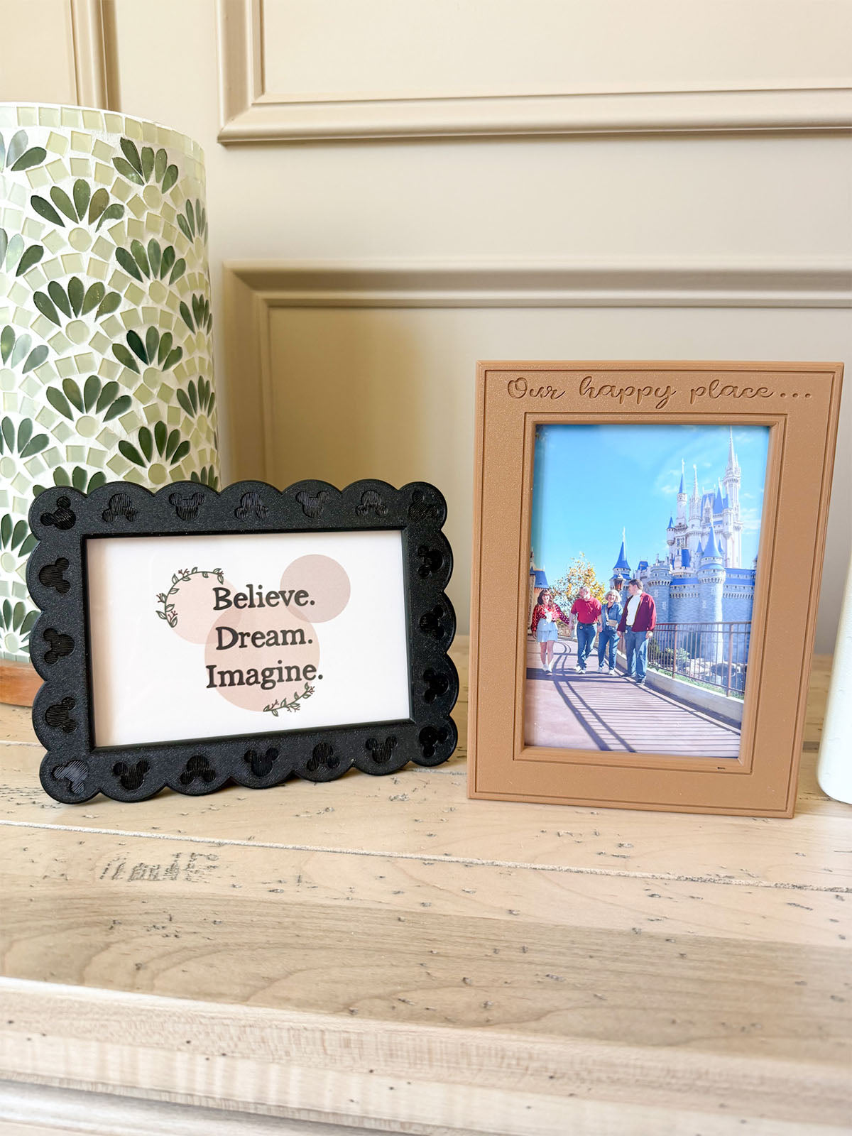 Scallop Mouse Picture Frame