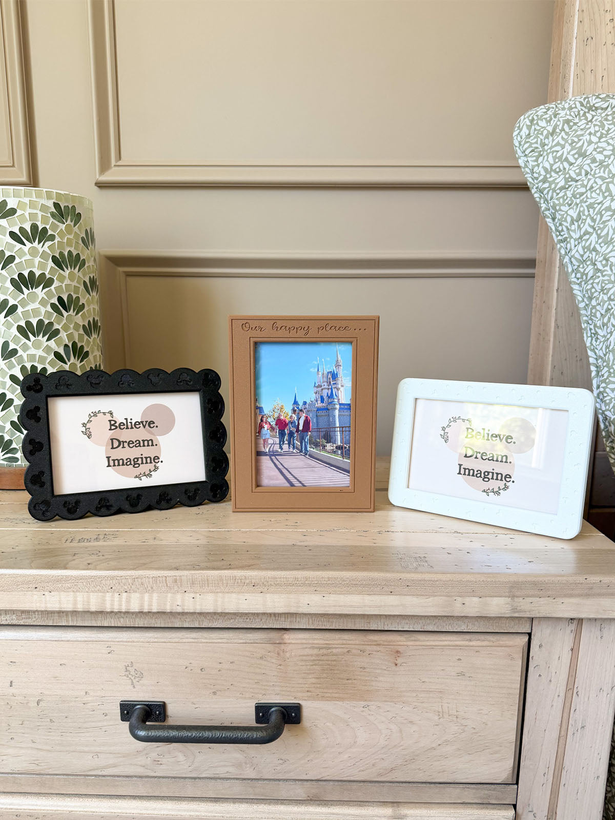 Scallop Mouse Picture Frame