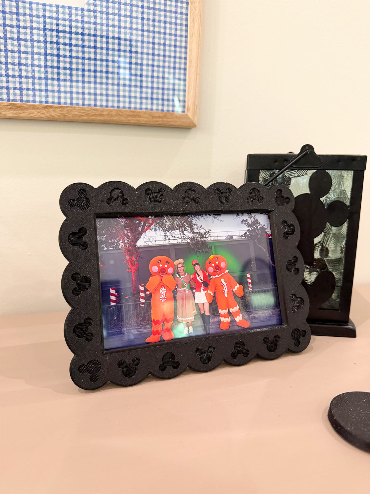 Scallop Mouse Picture Frame