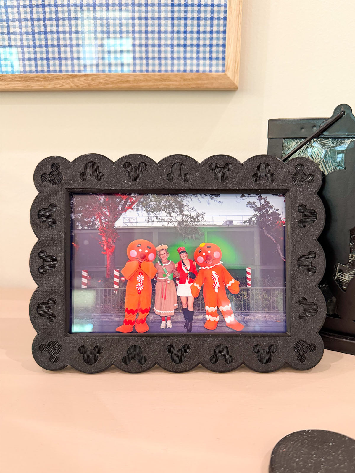Scallop Mouse Picture Frame