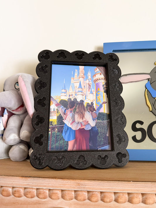 Scallop Mouse Picture Frame