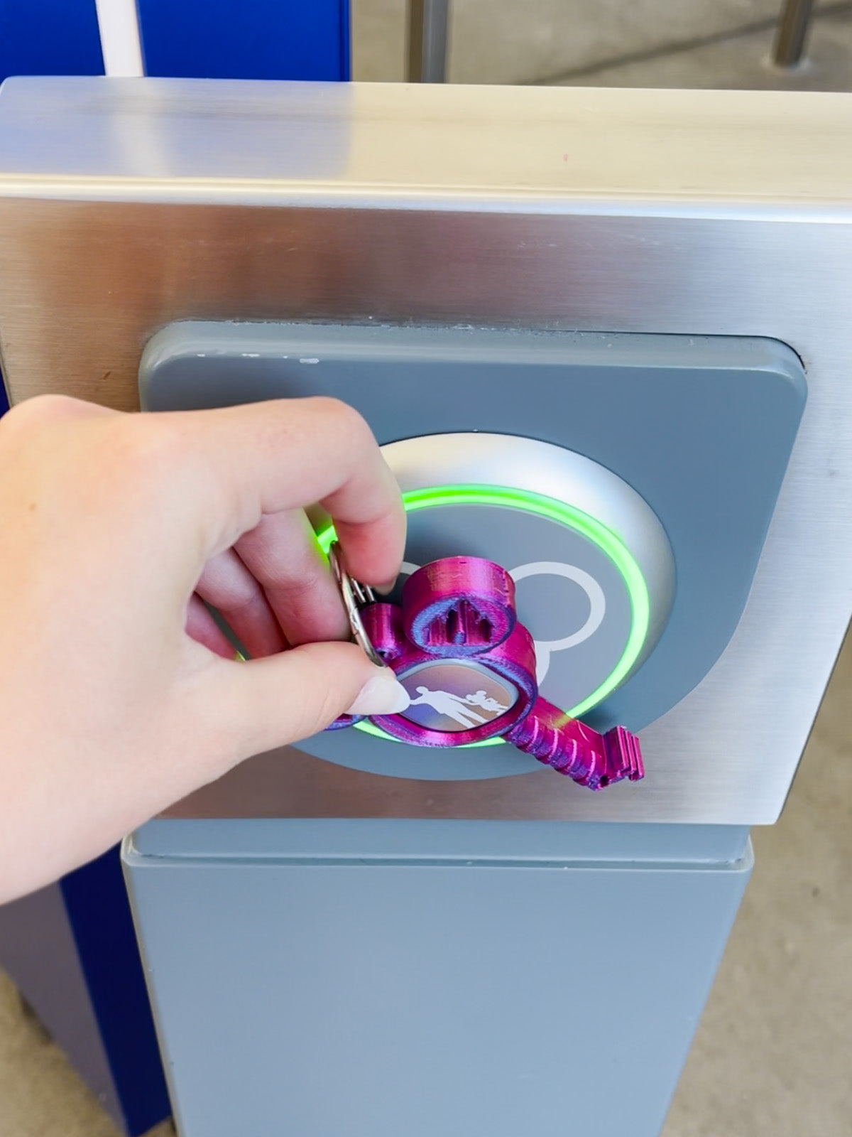 Holiday Wreath Magic Band Buddy