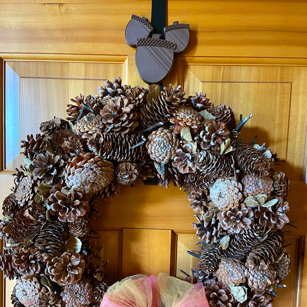 Large wreath online hook